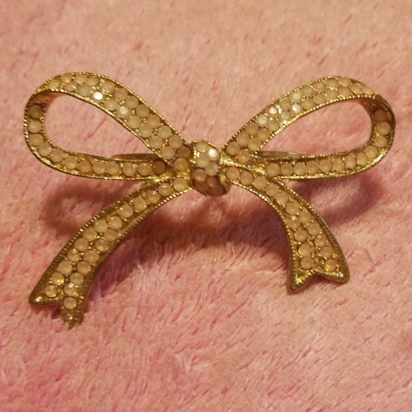 Gold with light pink gems bow 2 finger ring - Picture 2 of 3